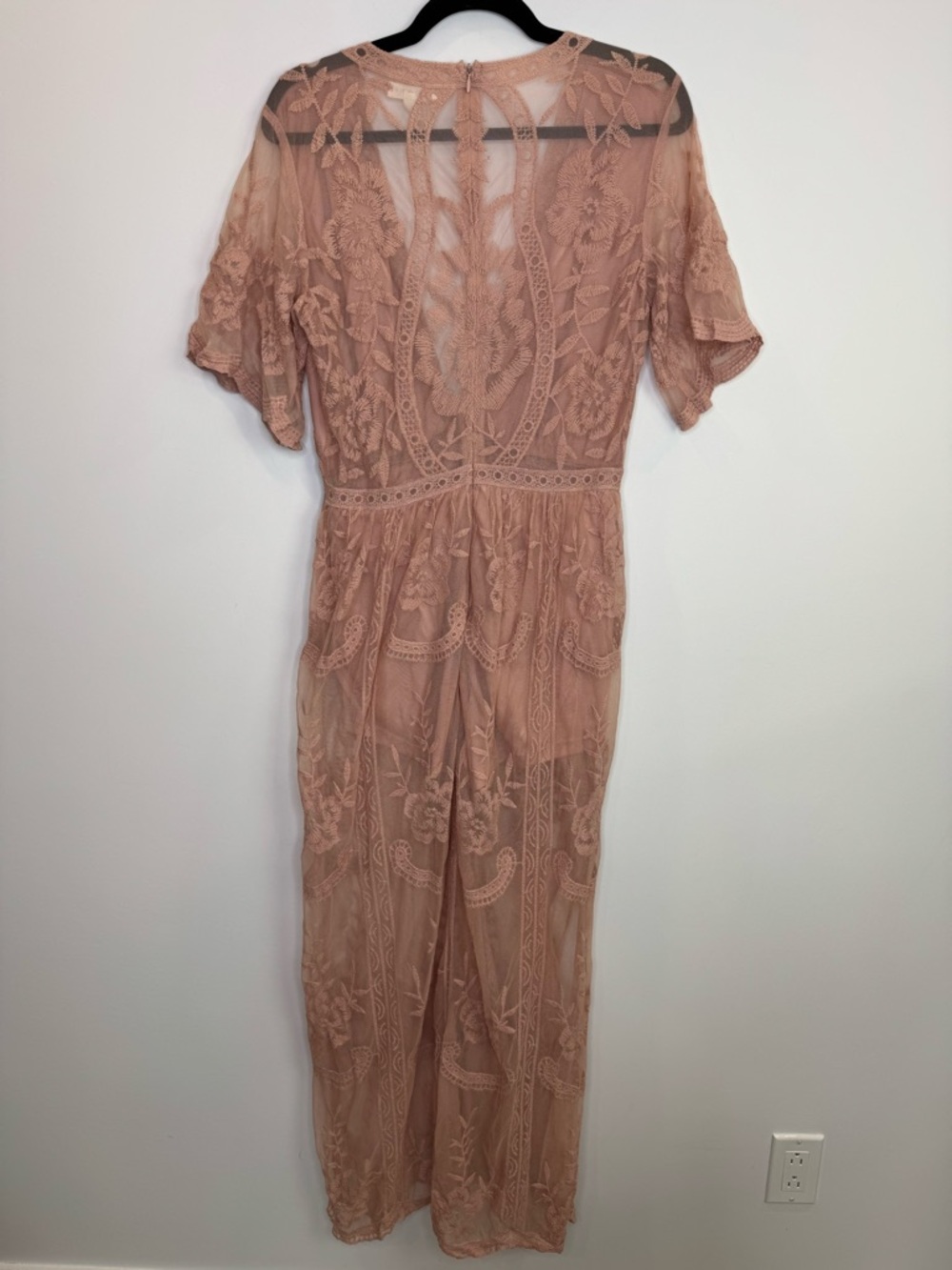 Honey Punch Dusty Rose Lace Plunge Maxi romper overlay size large - Picture 10 of 12